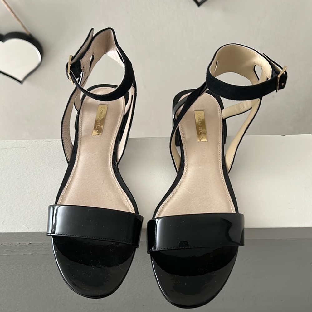 Louise et Cie black pattern leather low heel